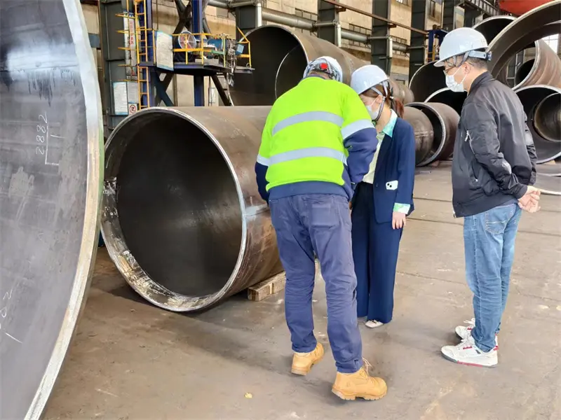 customer visiting workshop (2)